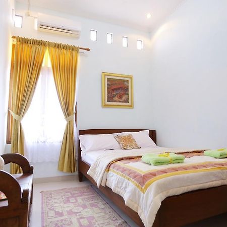 Griya Kedasih Guesthouse ジョグジャカルタ エクステリア 写真