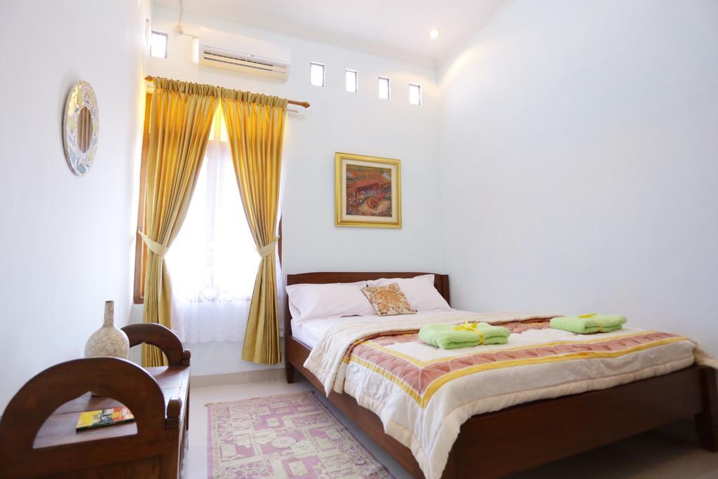 Griya Kedasih Guesthouse ジョグジャカルタ エクステリア 写真