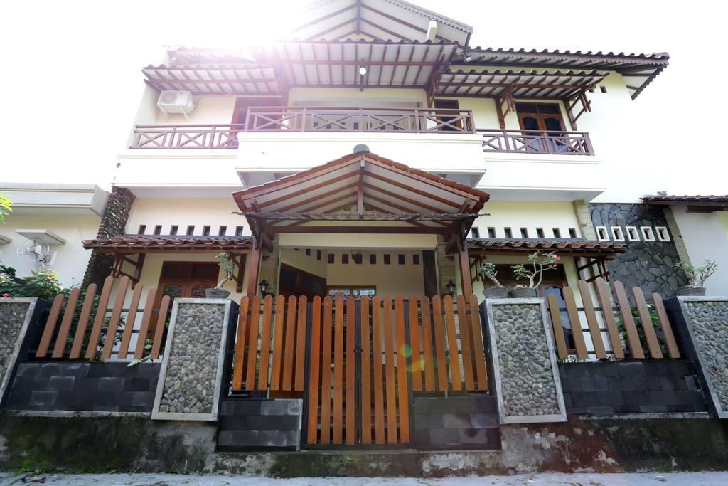 Griya Kedasih Guesthouse ジョグジャカルタ エクステリア 写真