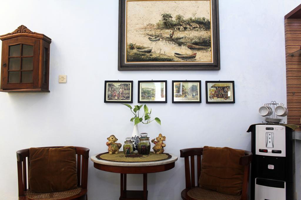 Griya Kedasih Guesthouse ジョグジャカルタ エクステリア 写真