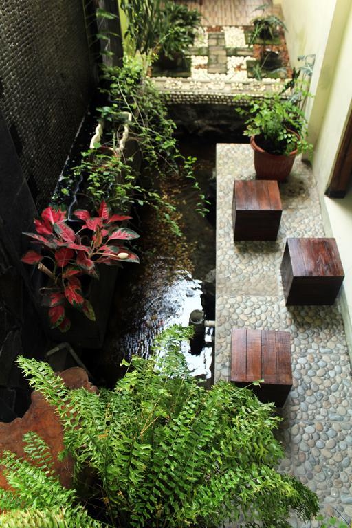 Griya Kedasih Guesthouse ジョグジャカルタ エクステリア 写真