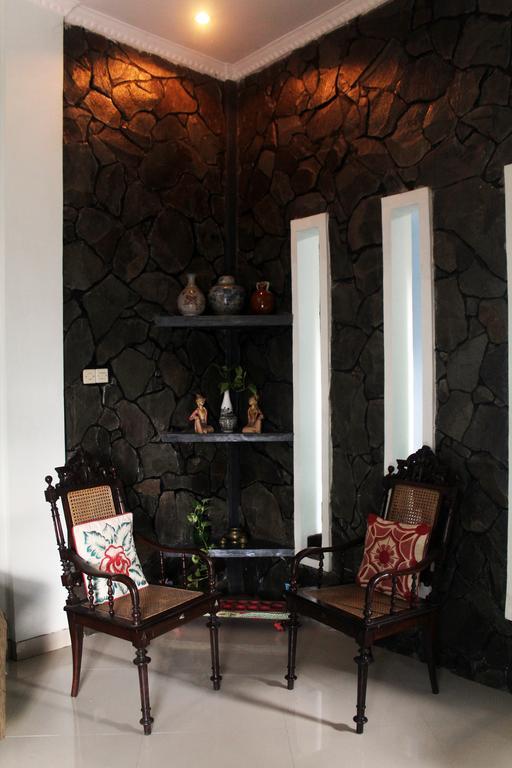 Griya Kedasih Guesthouse ジョグジャカルタ エクステリア 写真